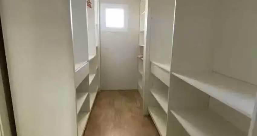 Casa mobiliada no condomínio caledônia com 4 dormitórios sendo 3 suítes e 4 vagas em camboriú
