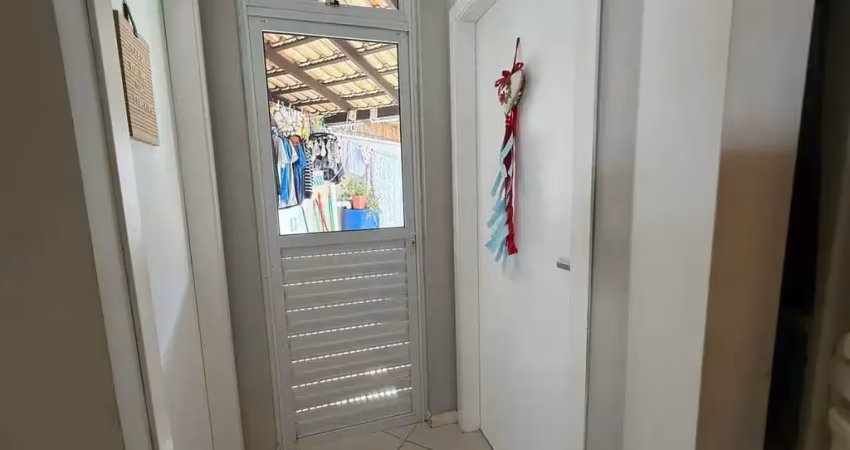 Casa com 3 dormitórios sendo 1 suíte e 2 vagas de garagem no bairro da barra