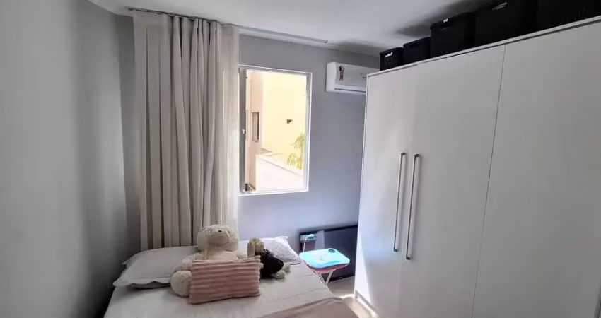 Apartamento mobiliado com 3 dormitórios sendo 1 suíte e 1 vaga de garagem em florianópolis