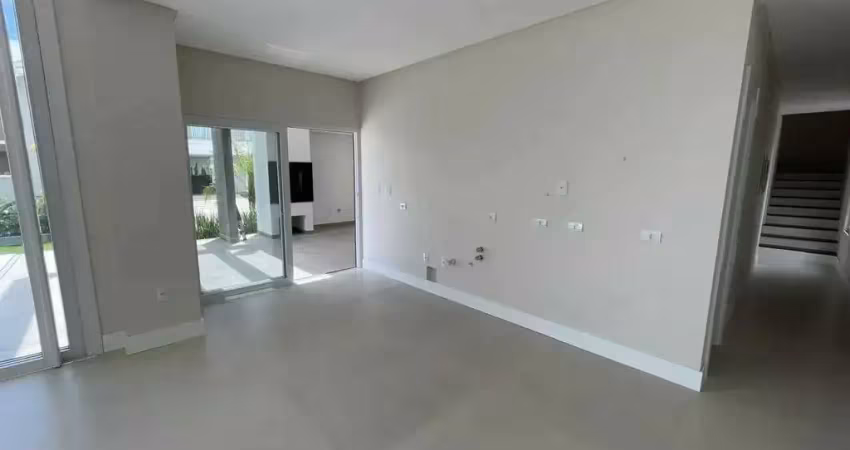 Casa em condomínio com 3 suítes e 2 vagas de garagem em camboriú