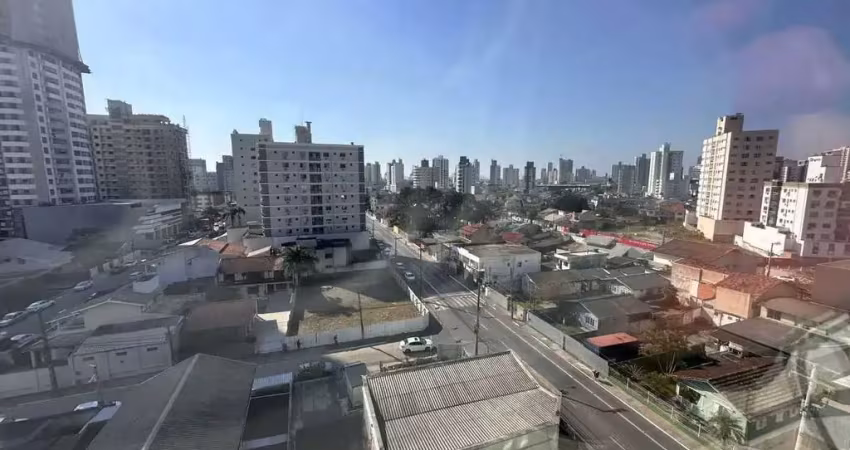 Apartamento com 2 dormitórios sendo 1 suíte e 1 vaga de garagem no bairro são judas em itajaí