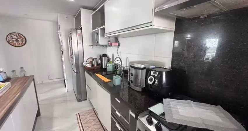 Apartamento com 3 dormitórios sendo 1 suíte 2  vagas de garagem no bairro fazenda em itajaí / sc