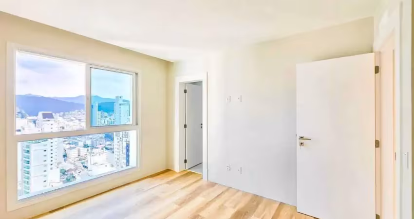 Apartamento com 4 suítes e 3 vagas de garagem no bairro pioneiros em balneário camboriú/sc