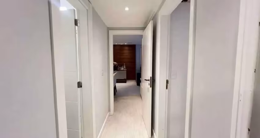 Apartamento decorado com 3 dormitórios sendo 1 suíte e 1 vaga em  balneário camboriú