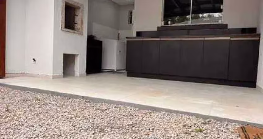 Sobrado semi-mobiliado com 2 dormitórios e 1 vaga de garagem em tijucas