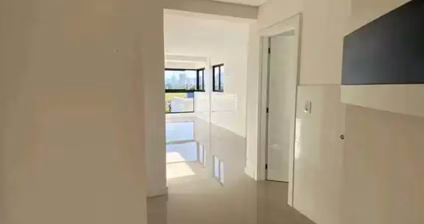Apartamento com 2 dormitórios sendo 1 suíte e 1 vaga de garagem em balneário pereque