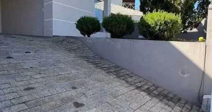 Casa alto padrão com 3 dormitórios sendo 1 suíte e 2 vagas - floresta | joinville/sc