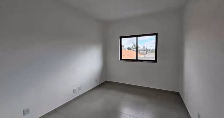 Casa com 3 dormitórios sendo 1 suíte e 2 vagas de garagem e piscina - itacolomi piçarras/sc