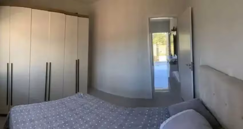 Casa com 3 dormitórios sendo 1 suíte e 2 vagas de garagem em- itajaí/sc