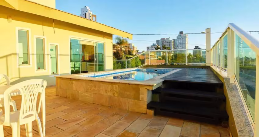 Casa frente mar mobiliada com 4 dormitórios sendo 1 suíte e 2 vagas em balneário piçarras