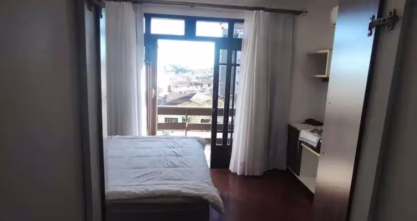 Casa averbada com 3 dormitórios sendo 1 suíte e 2 vagas de garagem em joinville
