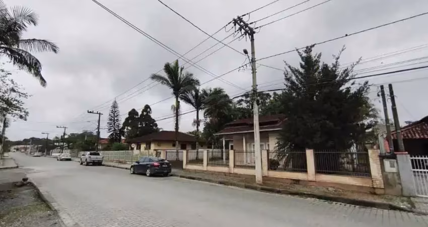 Casa com 3 dormitórios sendo 1 suíte e 2 vagas de garagem no bairro vila nova em joinville