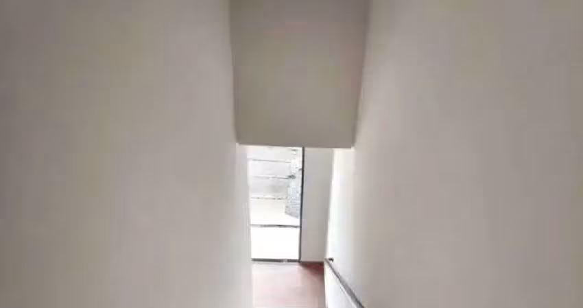 Sobrado geminado com 2 dormitórios sendo 2 suítes e 1 vaga de garagem - comasa, joinville/sc