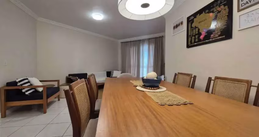 Apartamento quadra mar com 3 dormitórios sendo 1 suíte e 1 vaga em meia praia - itapema/sc