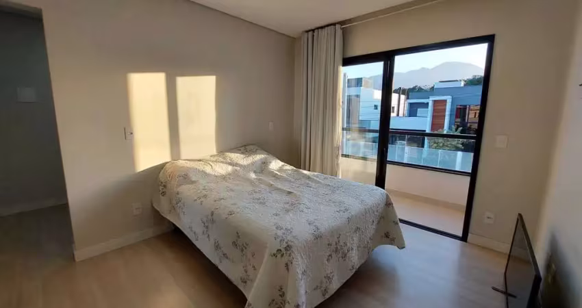 Casa sobrado semimobiliada com 3 dormitórios sendo 1 suíte com 2 vagas cobertas