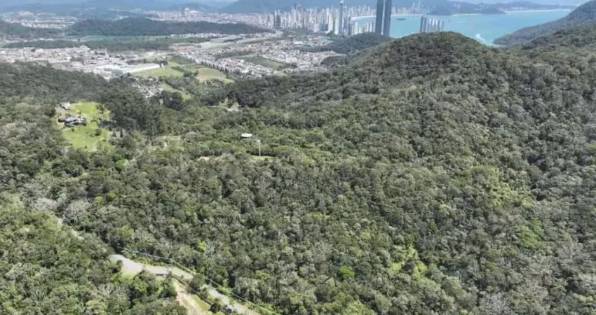 Terreno comercial à venda na Praia do Estaleiro, Balneário Camboriú 