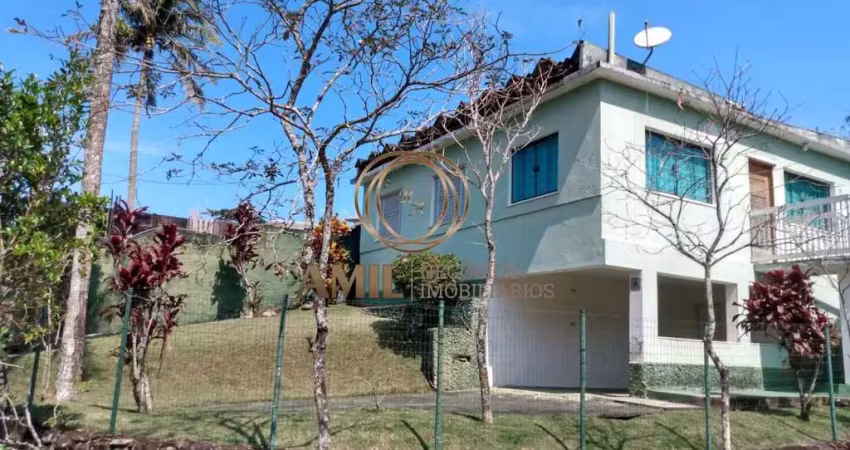 Casa a venda / 02 dormitórios / 113m² const. / 526m² total / com escritura / caraguatatuba - sp
