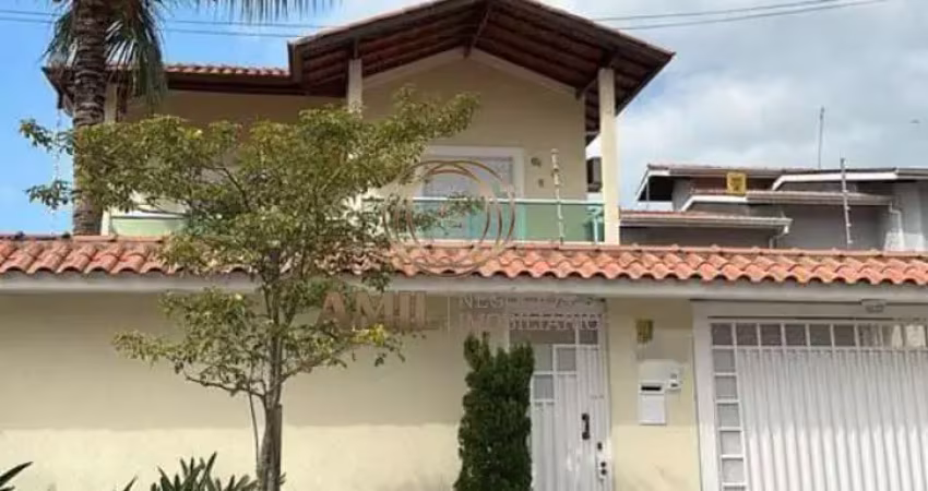Casa com piscina e terreno de 420m² em caraguatatuba