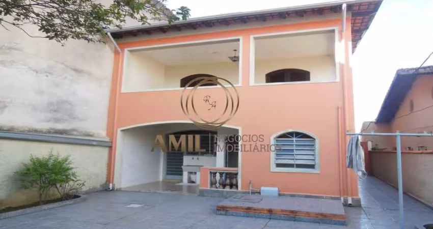 Linda casa com localização privilegiada! localizada no centro, próximo a tudo.