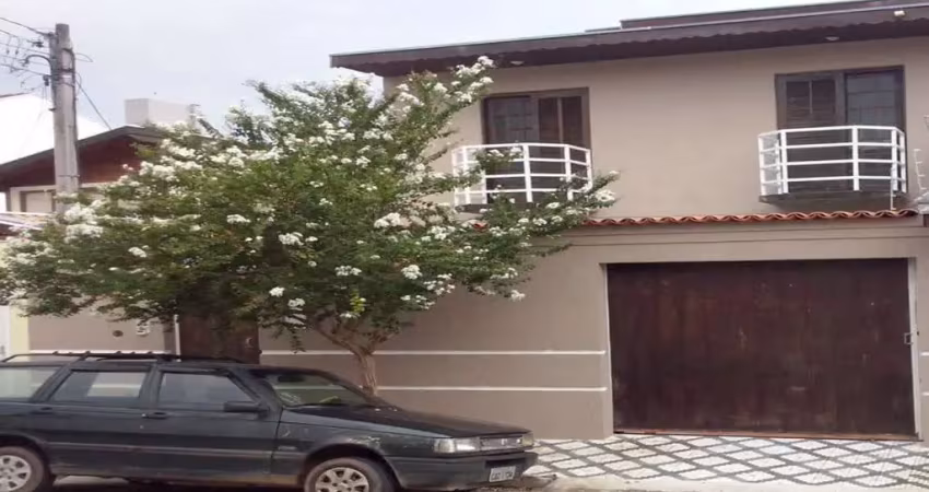 Casa com 3 quartos à venda no Centro, Taubaté 