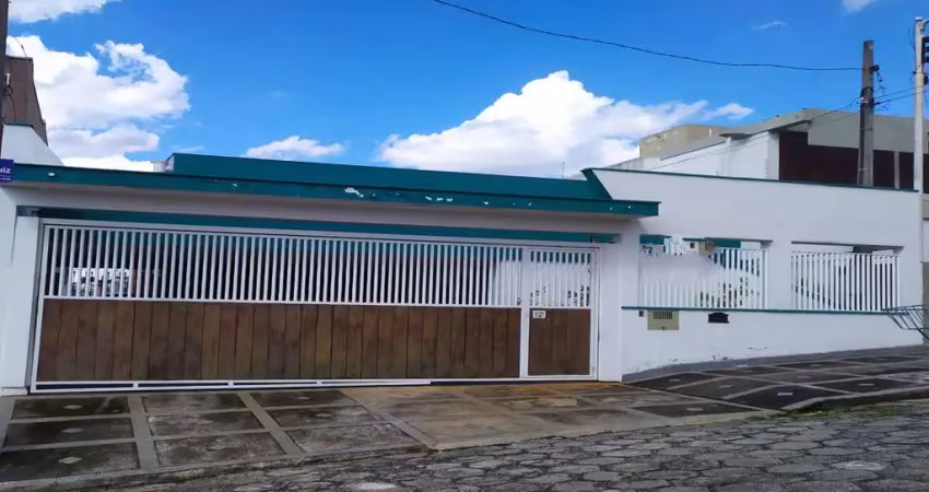 Casa de alto padrão com 4 quartos, sendo 2 suítes, 635m², localizada no centro de jacareí