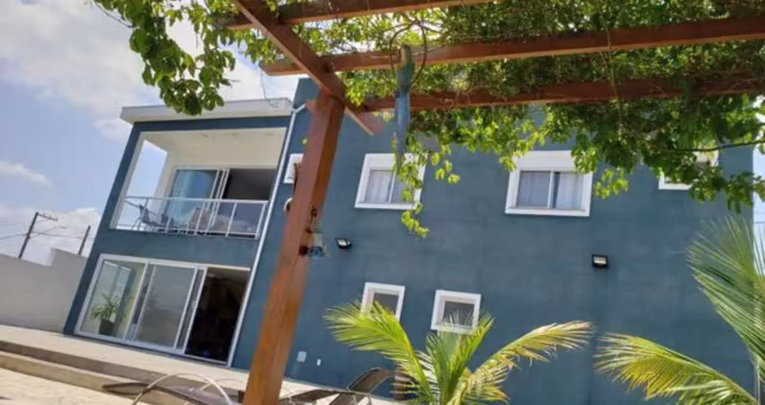 Casa semi nova, com 3 anos de uso, projeto aprovado com 4 suítes, 1 quarto, 7 banheiros, garagem para 6 carros