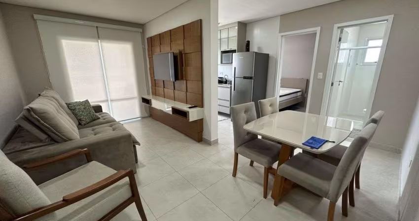 Apartamento de 1 Dormitório com Sacada a 50m da Praia no Boqueirão - PG!