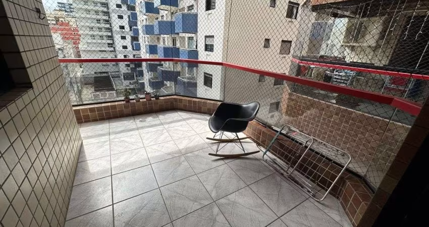 Apartamento de 3 Dormitórios sendo 1 suíte, 200 metros do mar, Canto do Forte