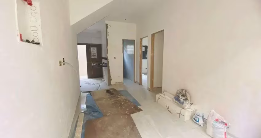 Sobrado Charmoso na Vila Guilhermina – 2 Quartos, Suíte e 1 Vaga de Garagem!