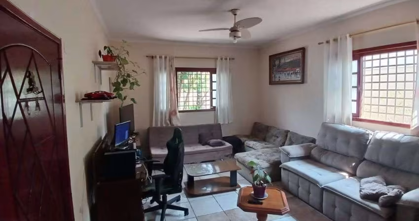 Casa à Venda no Maracanã, Praia Grande - SP