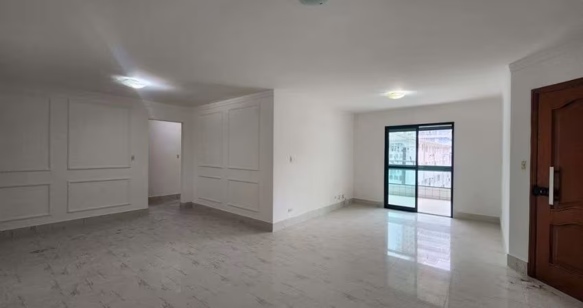 Apartamento REFORMADO no Canto do Forte - 350 metros do mar.