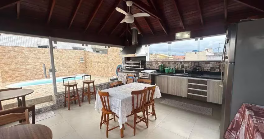 Casa na Vila Guilhermina – 4 Dormitórios, 2 Suítes e 2 Vagas de Garagem!