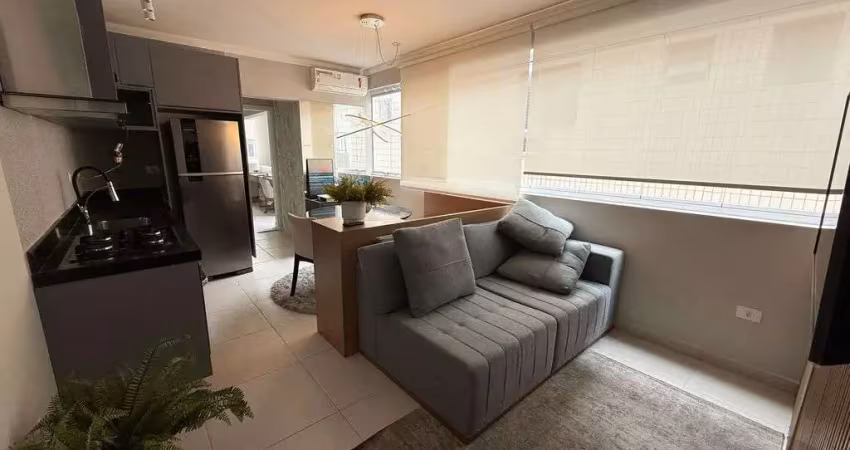 Apartamento perto da praia de 46m² com 1 dormitório e sacada na vila guilhernina