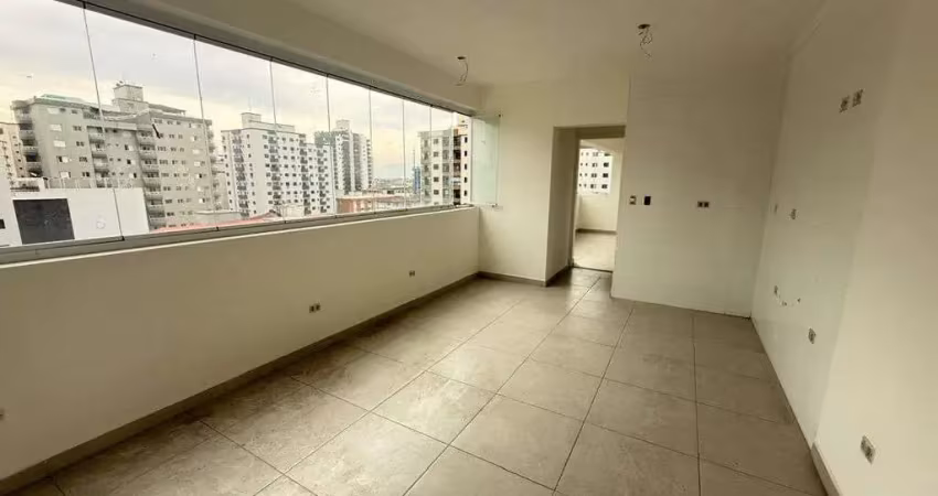 Apartamento perto da praia de 44m² com 1 dormitório e sacada na vila guilhernina