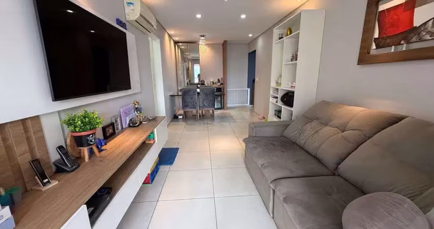 Apartamento 2 suítes + lavabo com 2 vagas de garagem totalmente mobiliado.
