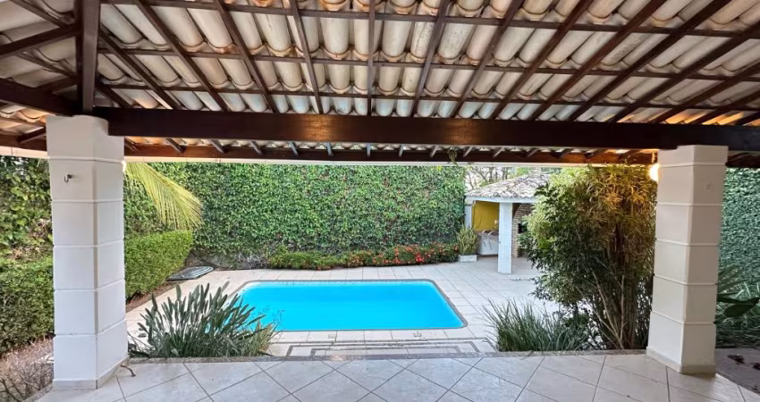 Casa Completa em Condomínio de Alto Padrão em Buraquinho!