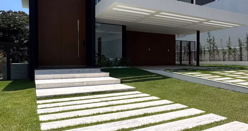 Casa de Alto Padrão no Alphaville Litoral Norte 3 – Projeto Exclusivo e Sofisticação