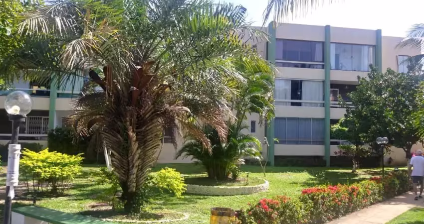 Apartamento reformado 3/4 com suíte a 200m da praia de vilas