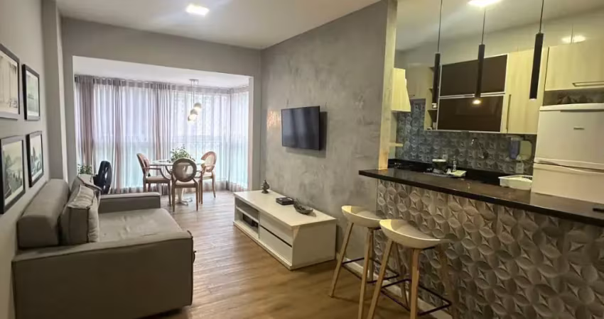 Belíssimo apartamento de 2/4, na barra bem próximo a praia
