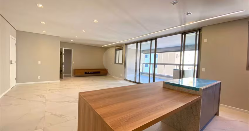 Apartamento com 3 quartos para locação em Jardim Elite - SP