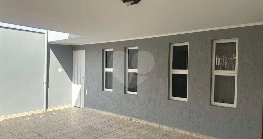 Casa com 3 quartos à venda em Jardim Astúrias I - SP