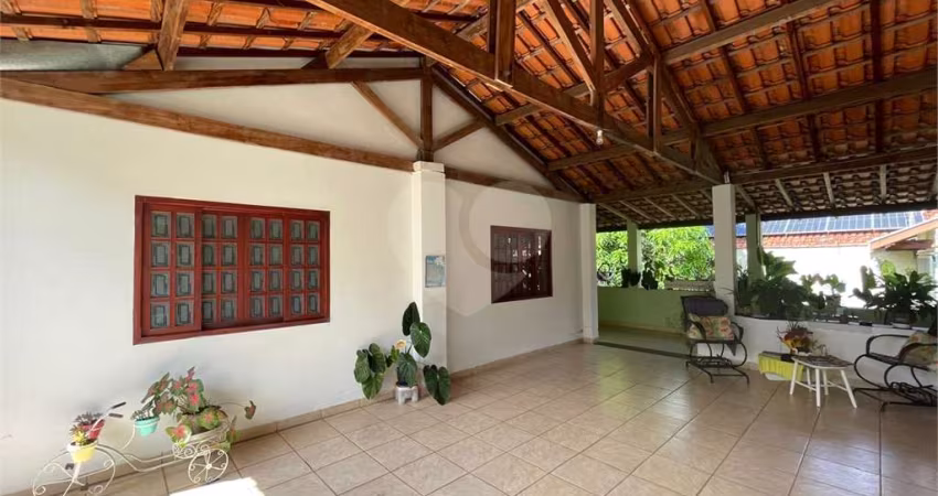 Chácara com 3 quartos à venda em Estância Lago Azul (ártemis) - SP