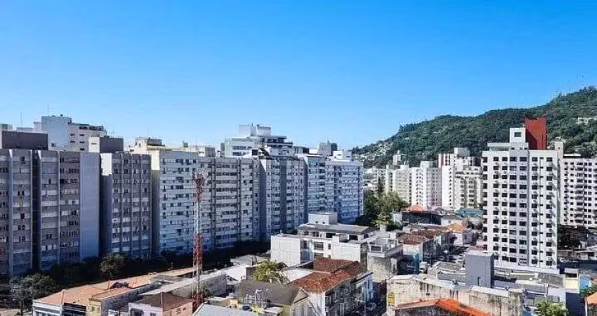 Studio todo reformado e mobiliado, com 1 vaga coberta e numerada