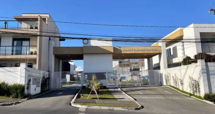 Lote em condomínio completo com projeto aprovado para construção.