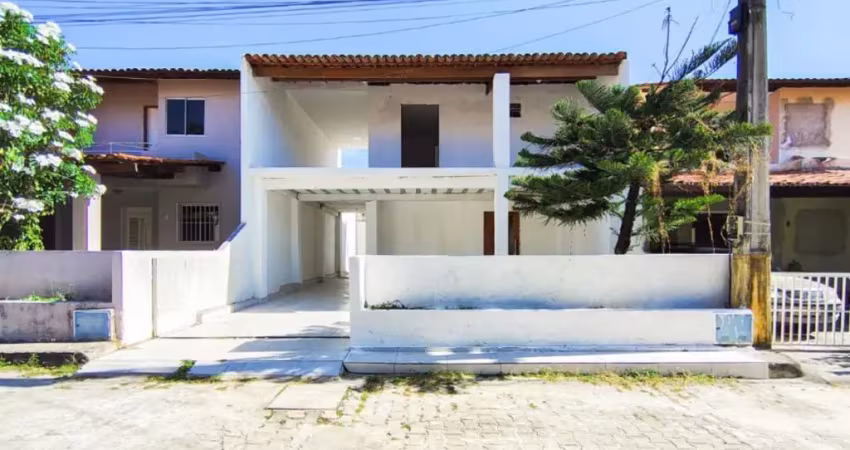 Casa dúplex reformada em condomínio fechado - mondubim