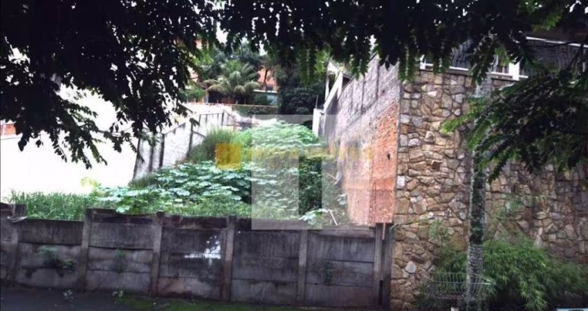 Terreno à venda em Sousas.