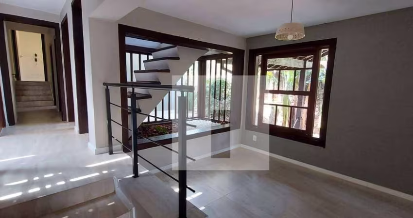 Casa a venda no condomínio San Conrado