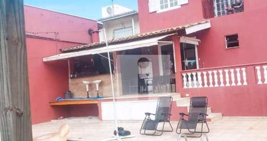 Casa a venda no condomínio San Conrado
