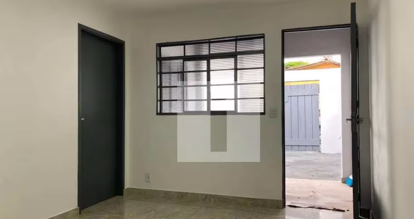 Casa com 2 quartos para alugar na Rua Felício Tavella, 132, Sousas, Campinas