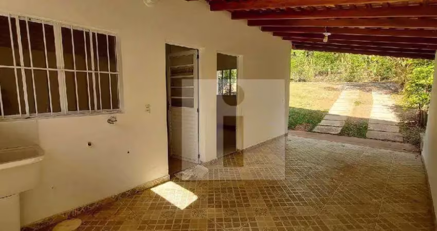 Casa com 2 quartos para alugar na Rua Giuzeppe Lochini, 458, Sousas, Campinas